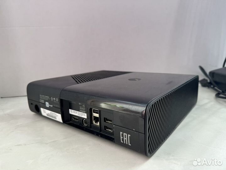 Консоль Xbox 360 + 3 джойстика