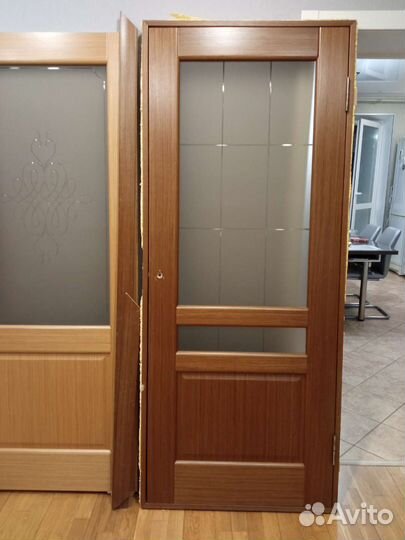 Дверь межкомнатная 800 с коробкой с витрины