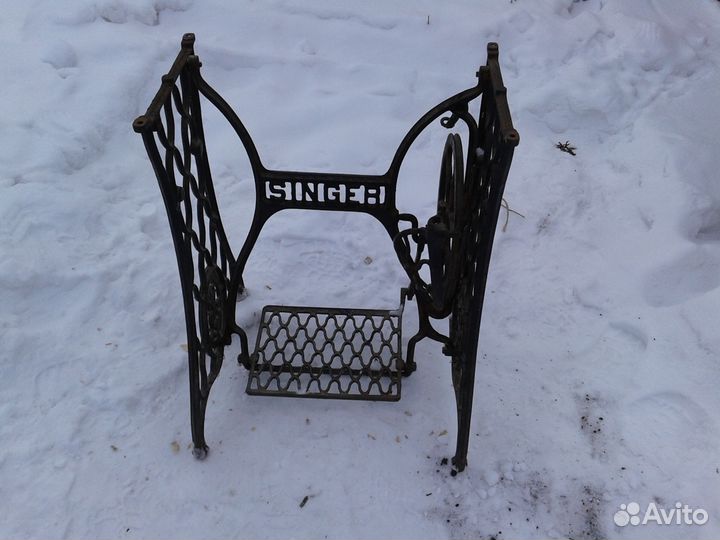 Станина от швейной машины зингер