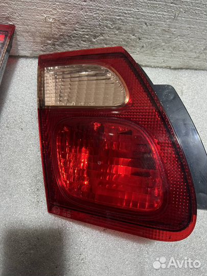 Фонарь задний левый внутренний Nissan Almera N16