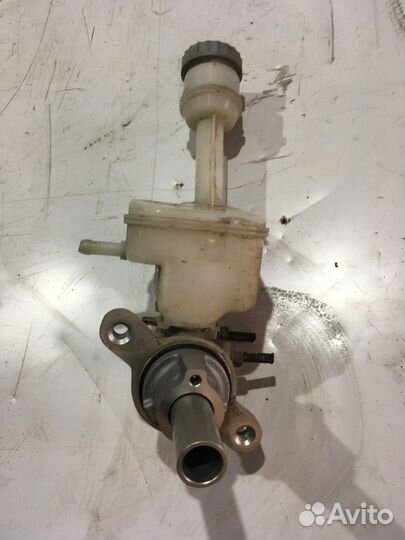 Главный тормозной цилиндр В сборе С бачком