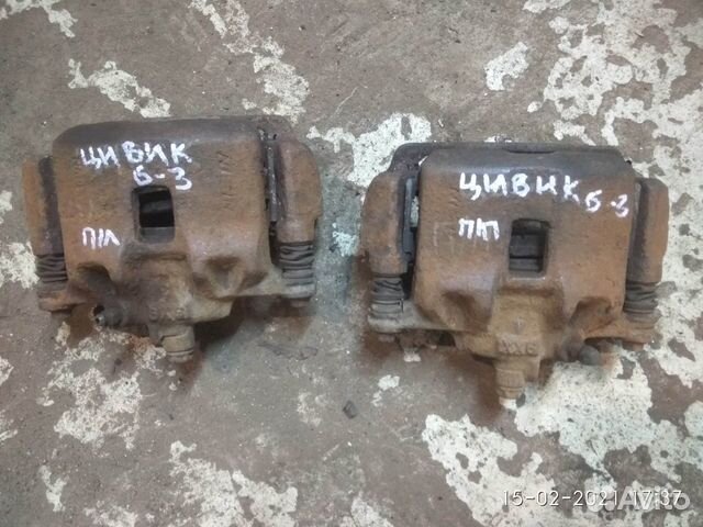 Суппорт передний правый на Хонда Цивик 2000 года