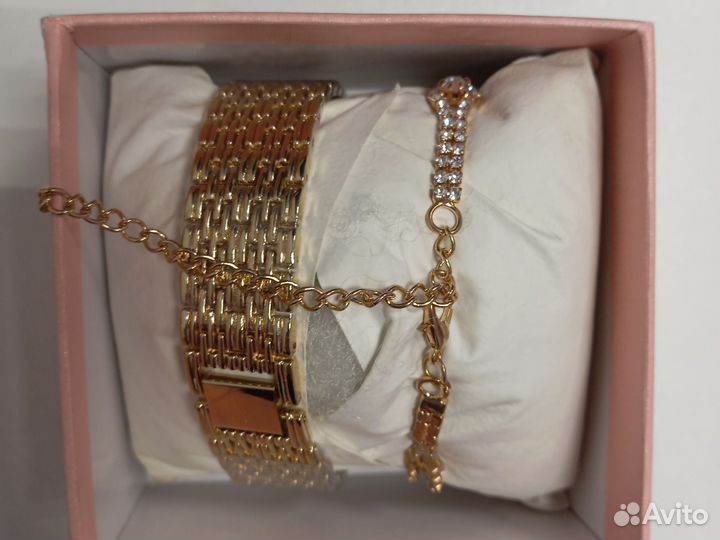 Часы с браслетом состояние новое не ношиные