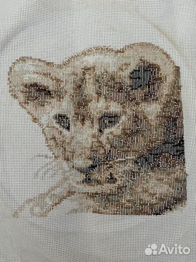 Готовая вышивка крестом львенок