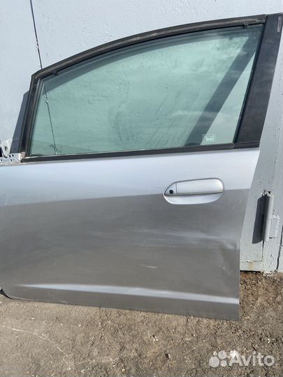 Продам переднюю дверь хонда фит 2011