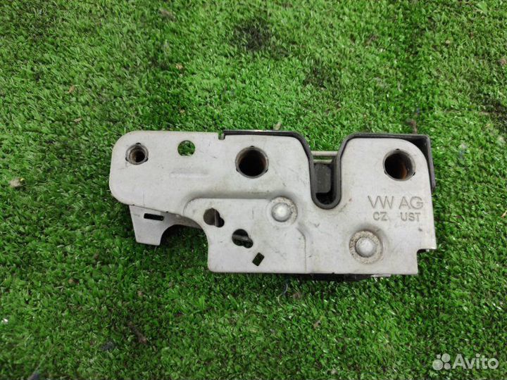 Замок капота Volkswagen Jetta 1K2 2006-2011