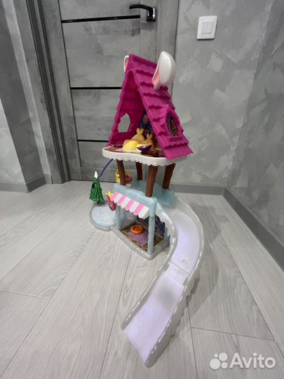 Домик Энчантималс зимний