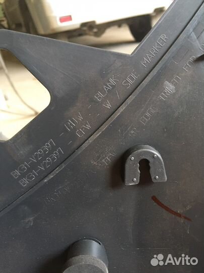 Накладка заднего левого крыла Ford Transit