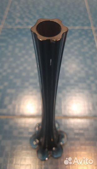 Ваза из цветного стекла