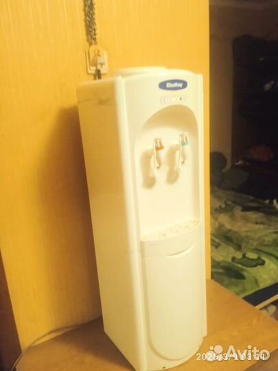 Продаю кулер напольный для воды