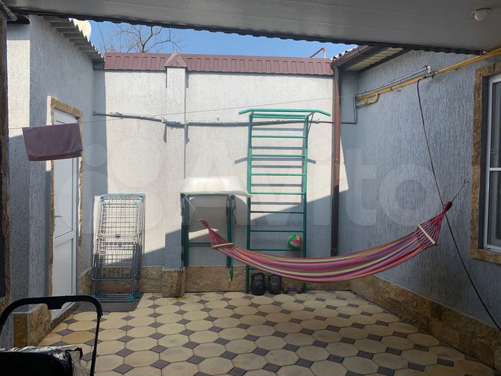 4-к. квартира, 70 м², 1/1 эт.