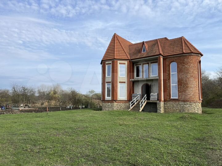 Коттедж 350 м² на участке 83 сот.