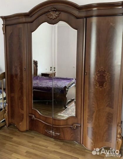 Спальный гарнитур