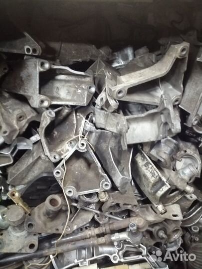 Кронштейн двигателя, коробки, опорный ауди