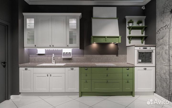 Кухонный гарнитур выставочный образец