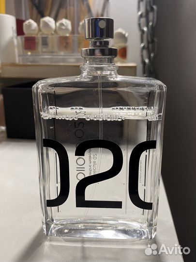 Molecule 02 escentric molecules