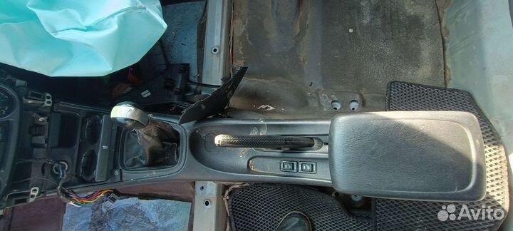 Подлокотник центральная консоль nissan almera n 16