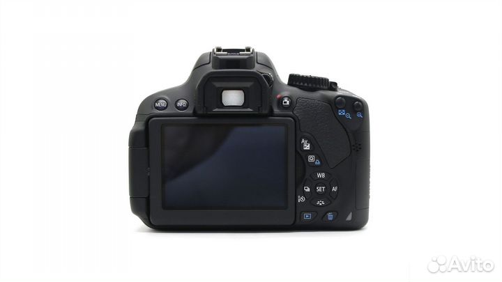 Canon EOS 650D kit (пробег 595 кадров)