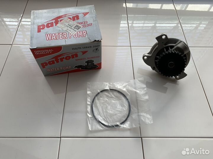 Насос водяной Audi 80 90 100 A6 2.2-2.3л 90-97