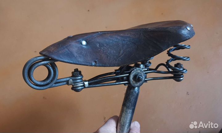 Старинное велосипедное седло от рига 10