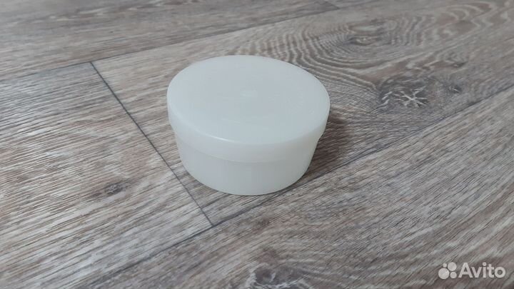 Банка пластиковая с крышкой