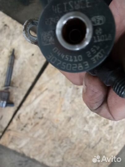 Форсунка топливная Volvo Xc90 D5244T18 2012