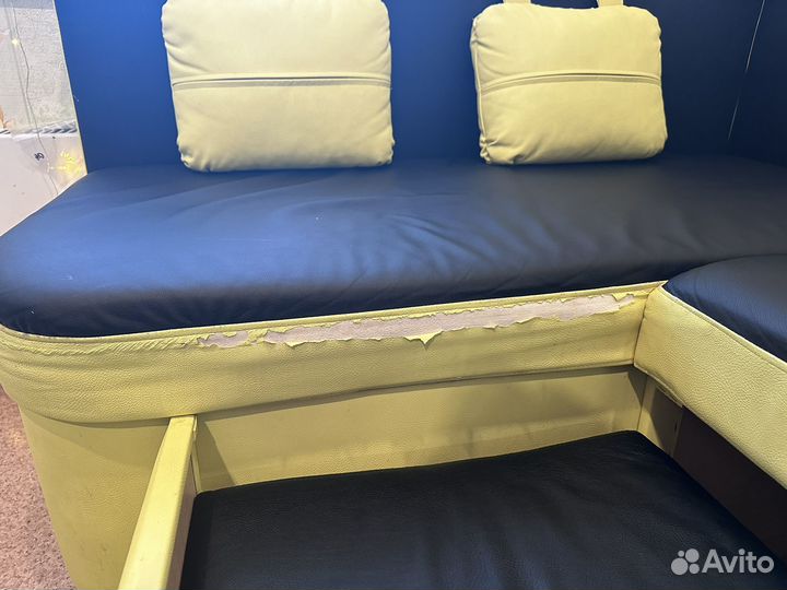 Кухонный уголок со спальным местом и столом