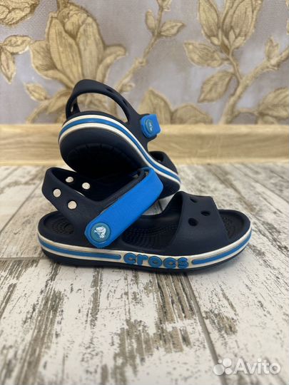 Сандали crocs c8