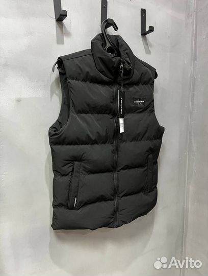 Жилетка Calvin Klein – изюминка вашего образа