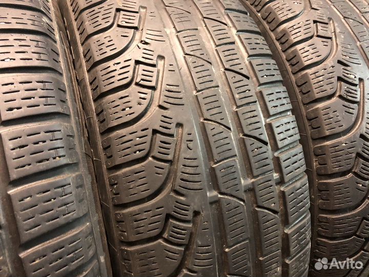 Pirelli Winter Sottozero 210 205/60 R16 92H