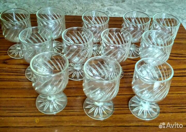 Стаканы, рюмки, стопки