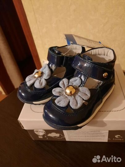 Туфли для девочки новые