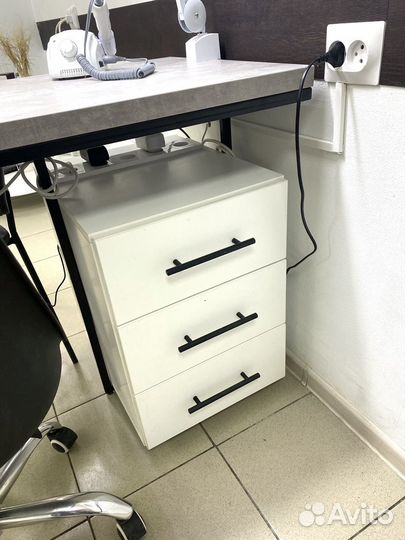 Маникюрный стол с вытяжкой