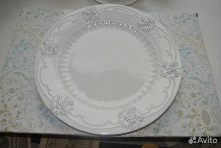 Посуда керамическая с рельефным краем 