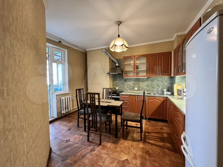 3-к. квартира, 95 м², 3/16 эт.