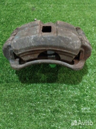 Суппорт передний правый Toyota Mark Ii Qualis