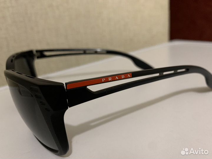 Солнцезащитные очки prada