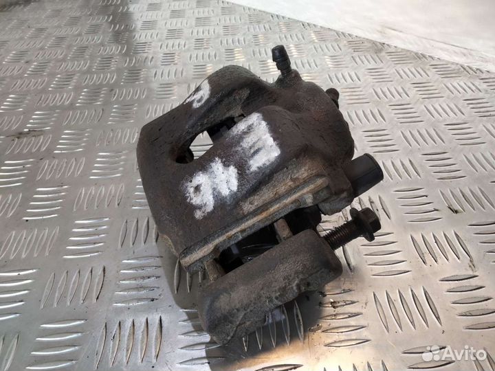 Суппорт правый бмв Е46