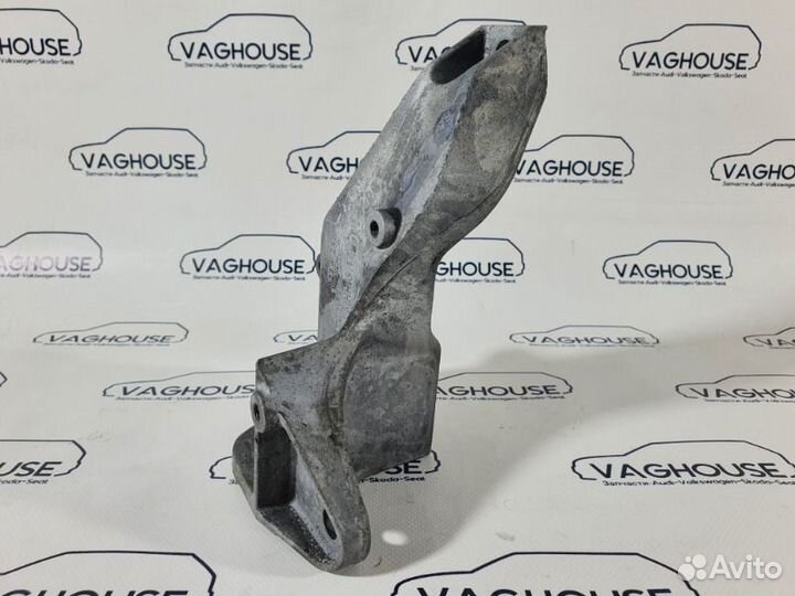 Кронштейн кпп правый Volkswagen Passat B5 3B3 2.0