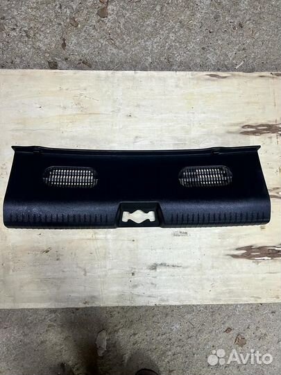 Kia Rio 3 накладка замка багажника