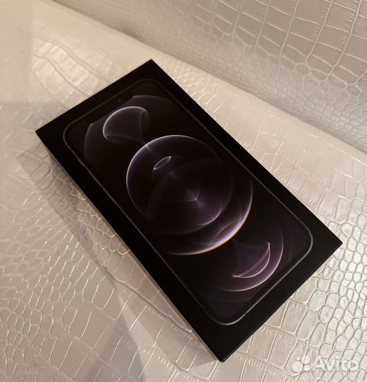 Коробка от iPhone 12 pro