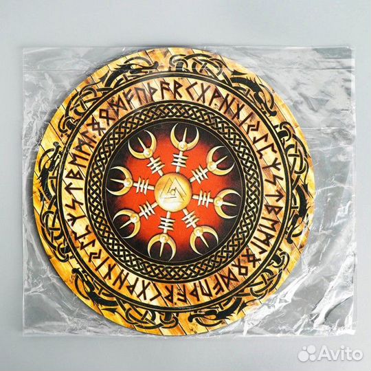 Алтарь для гаданий на рунах