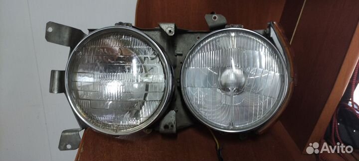 Фара правая Mercedes R107 560SL купе