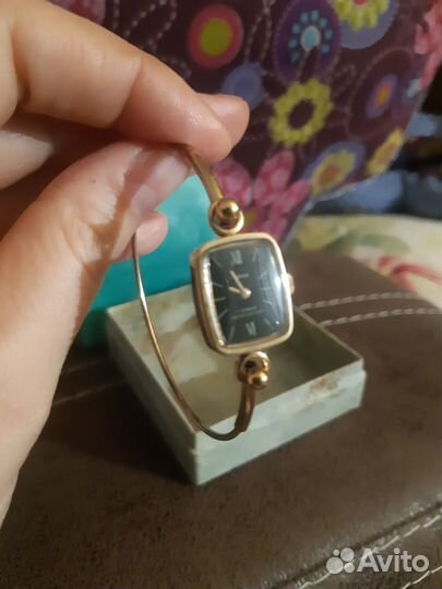 Часы-браслет 
