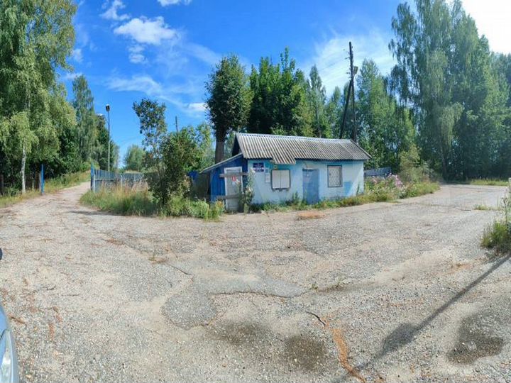 Земельный участок с нежилым зданием и сооружениями