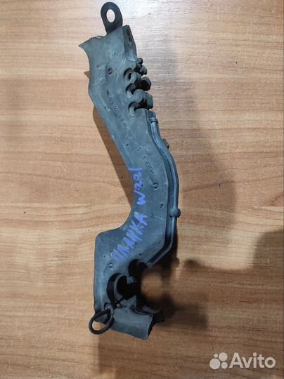 Уплотнительная резинка Mercedes W221