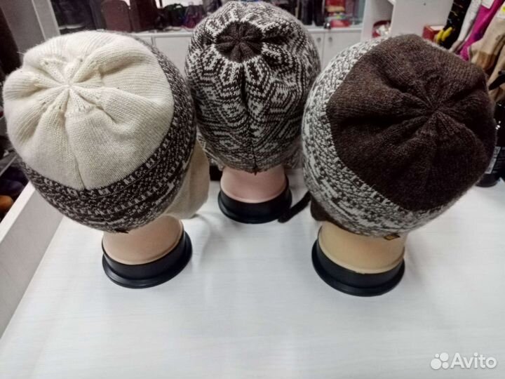 Шапки с ушками из овечьей шерсти. Монголия