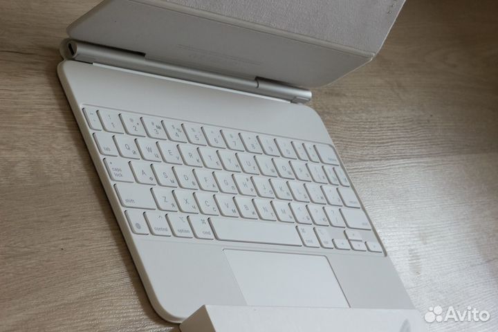 Apple iPad Magic KeyBoard 11