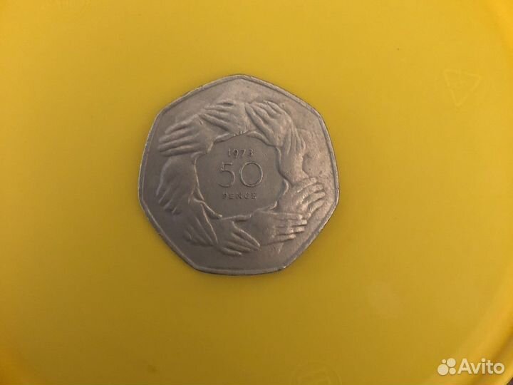 Монета 50 pence