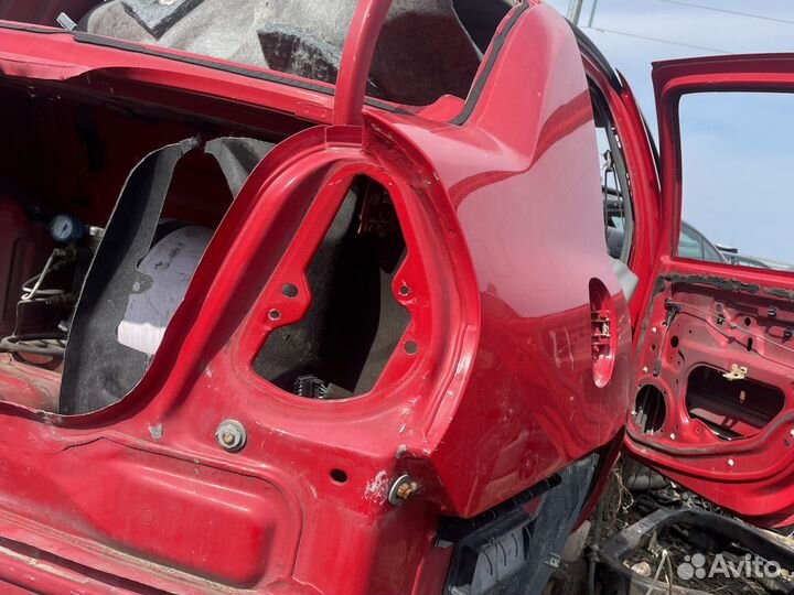 Заднее правое крыло Renault Symbol четверть